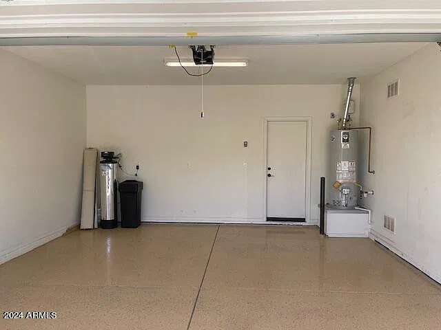 3 bed, 2.0 bath, 1498 sqft, $2,200 — Photo 4