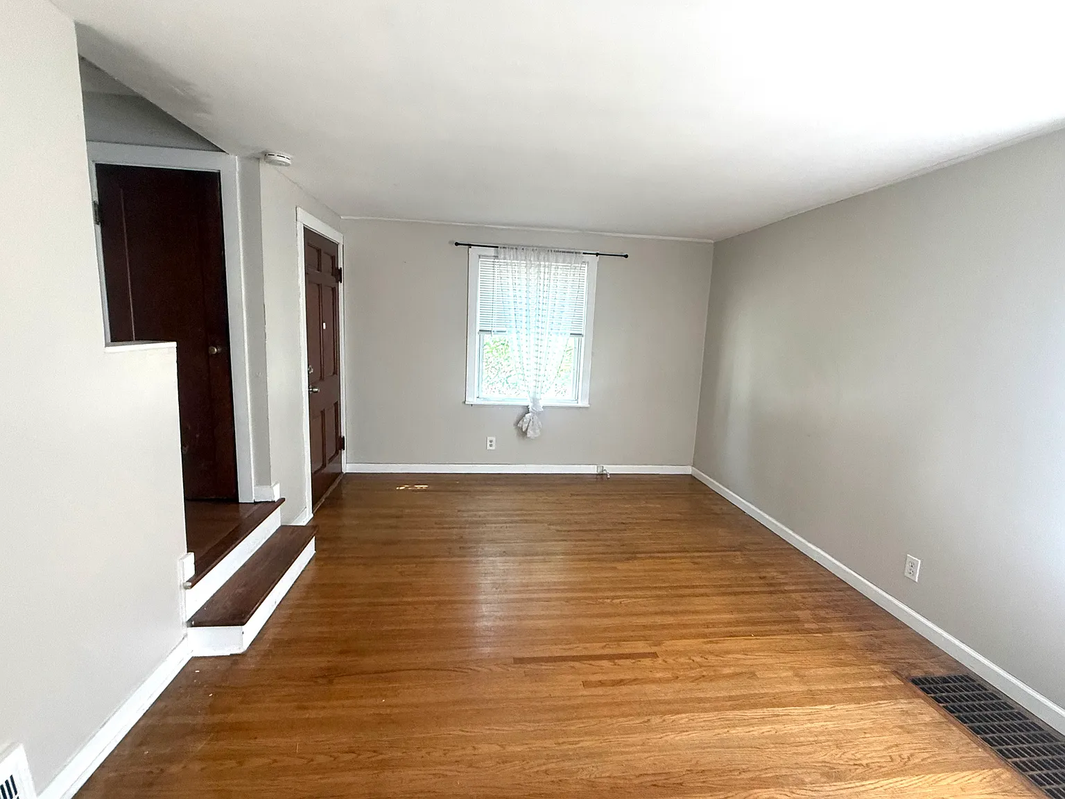 2 bed, 800 sqft, $1,300 — Photo 3