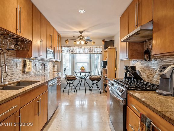 4th image of 1811 Quaker Hollow Ln