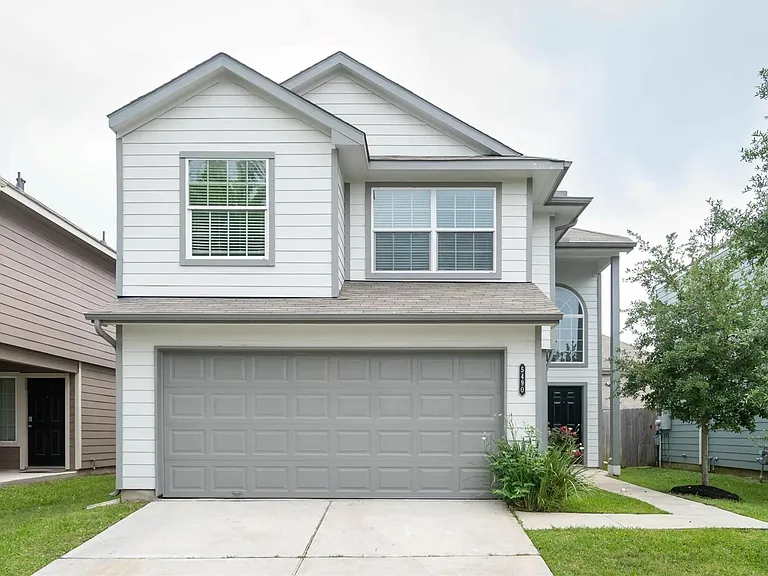 5490 Quail Cove Ln — Photo 1