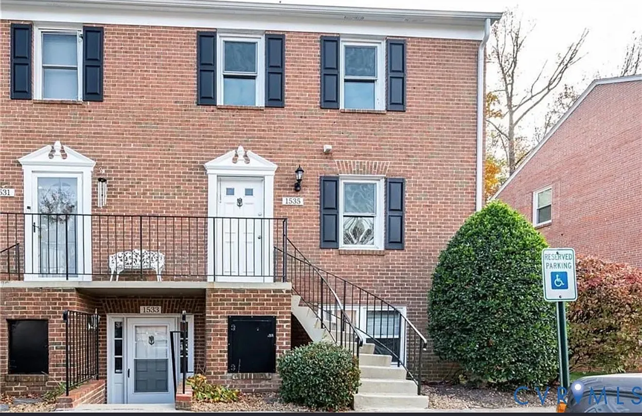 3 bed, 1.5 bath, 1190 sqft, $2,200 — Photo 4