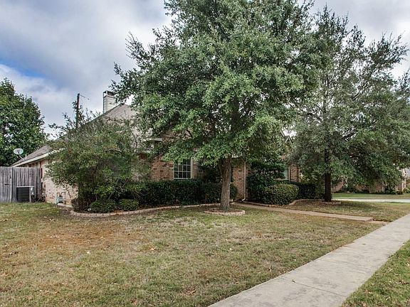 3rd image of 8121 Shady Oaks Dr