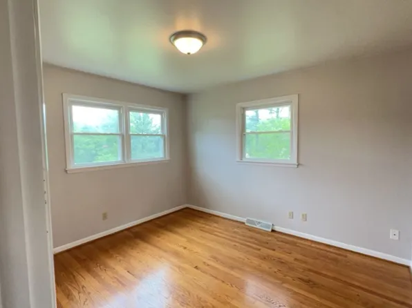 Oaklawn Avenue 3645/3647, 3645-3647 Oaklawn Ave NW, Roanoke, VA 24012
