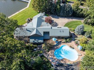 173 Oakwood Ave, Holland, MI 49424