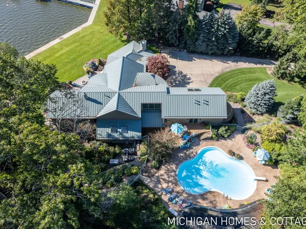 173 Oakwood Ave, Holland, MI 49424