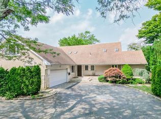 1016 Channel Dr, Hewlett, NY 11557