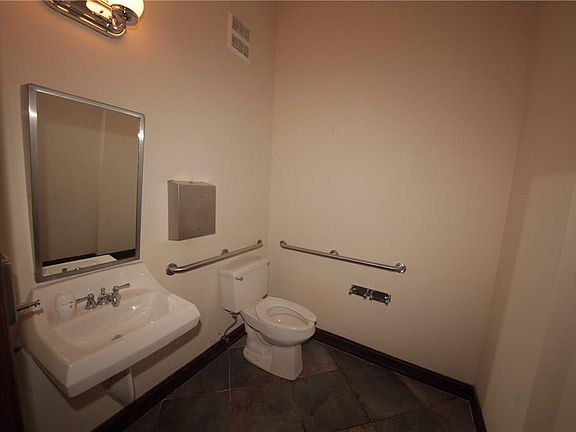 5th image of 2370 Wilton Drive #2370