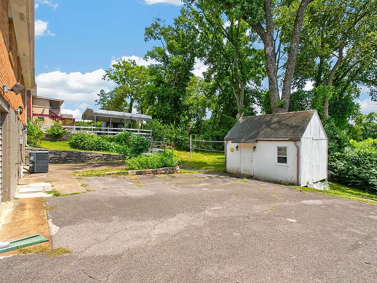 261 Eisenhower Dr — Photo 39