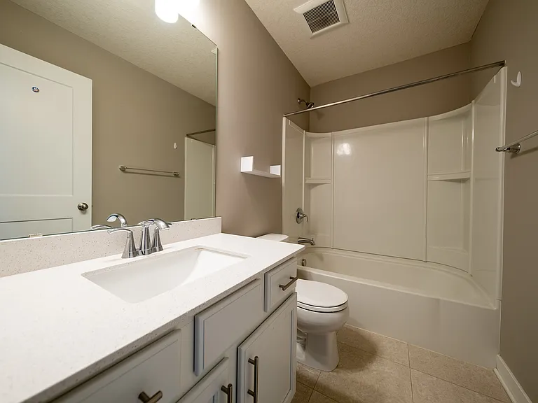 5874 Royalton Rd NE — Photo 18