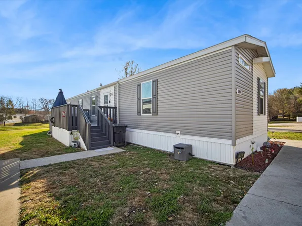 1891 Camden Ct, Des Moines, IA 50320