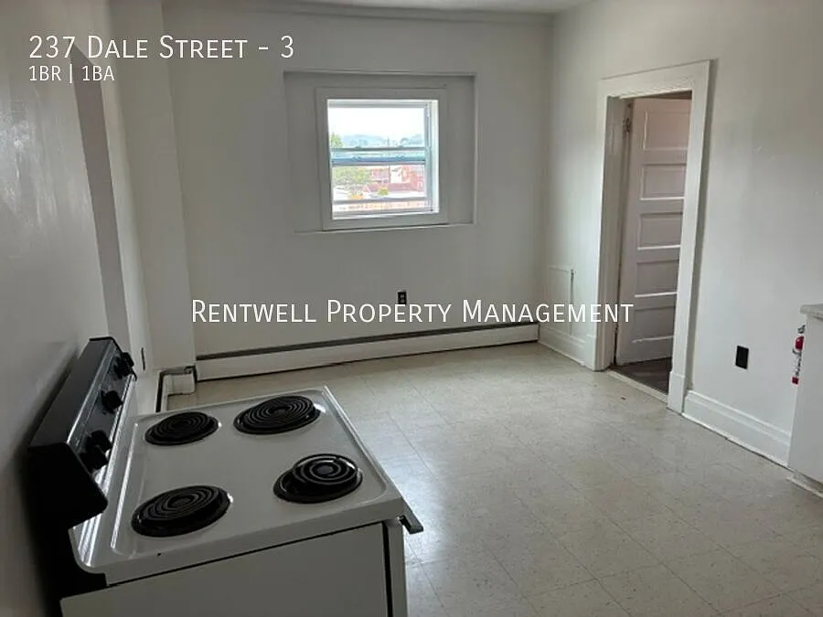 Cozy 1-Bedroom Apartment in the Heart of McKeesport — Photo 2
