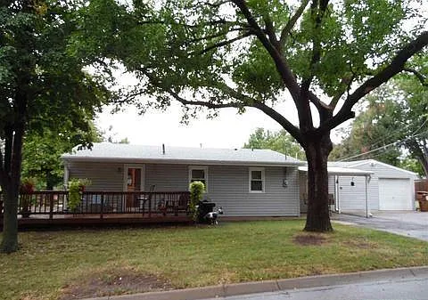 940 Judson St — Photo 3