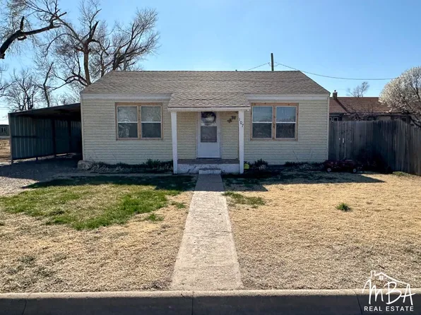 107 S Kearny St, Lakin, KS 67860