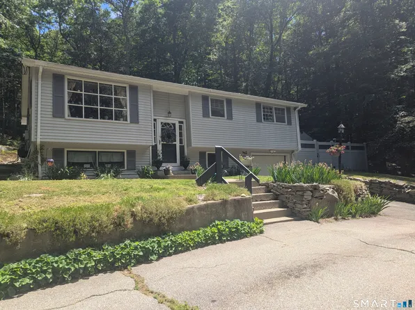 97 Kapitulik Road, Thompson, CT 06255