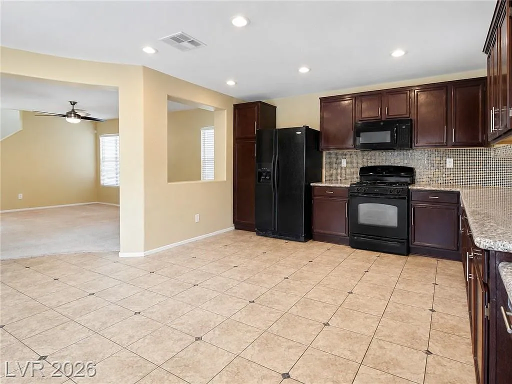 3 bed, 2.5 bath, 1671 sqft, $2,150 — Photo 3