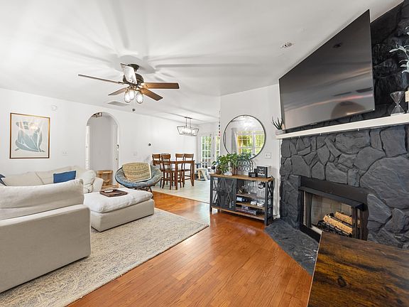 4th image of 10 Iroquois Way