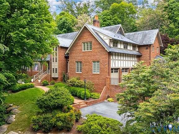 2nd image of 701 Old Locke Ln