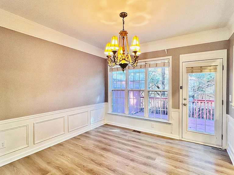 2800 Loftview Sq — Photo 7