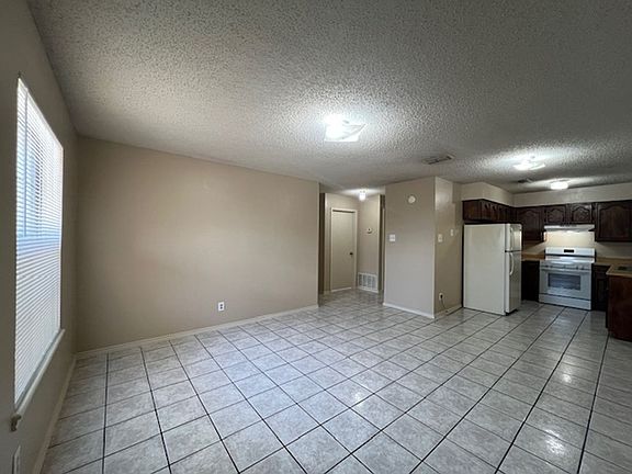 5th image of 1502 E San Pedro St #3