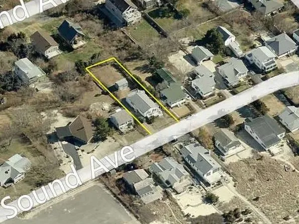 275 Sound Ave, Peconic, NY 11958