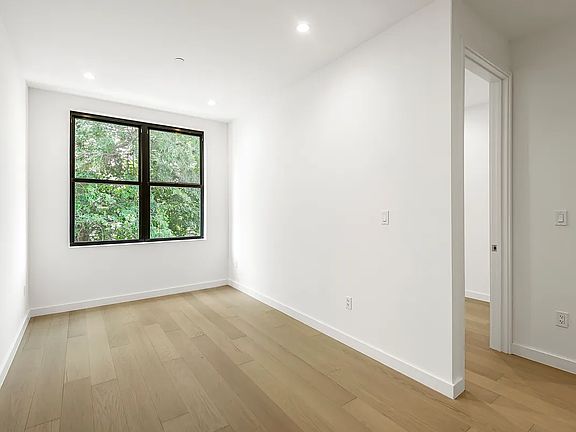 5th image of 285 Kingsland Ave #2R