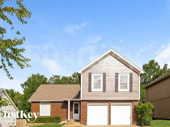 12425 S Blackfoot Dr, Olathe, KS 66062