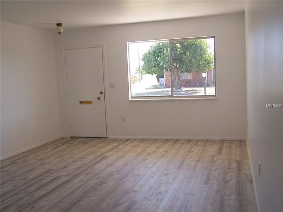 4th image of 716 Augusta Dr