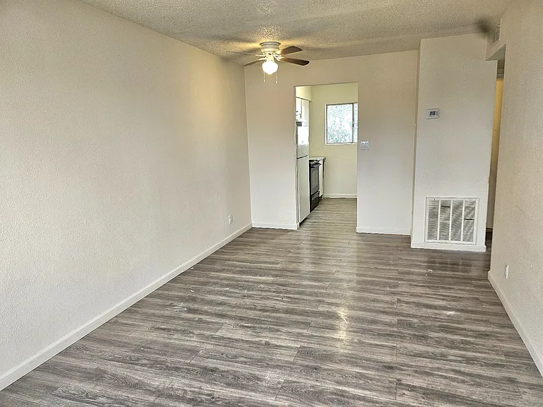7126 N 66th Dr #202 — Photo 4