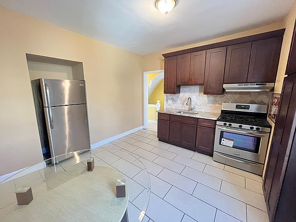 5th image of 127 Palisade Ave #2