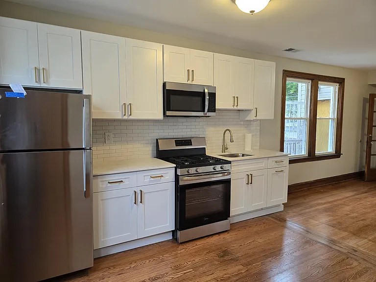 4852 S Wood St #2R — Photo 5