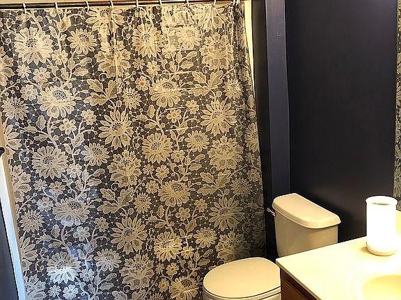 5th image of 10509-1 Michael Dr APT 1