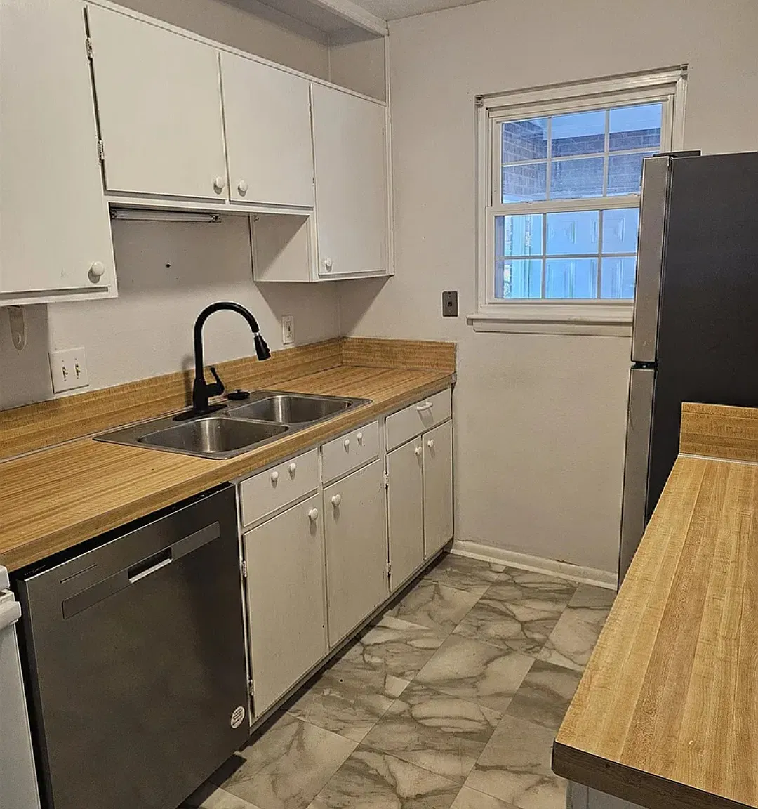2 bed, 1.5 bath, 1100 sqft, $1,350 — Photo 1