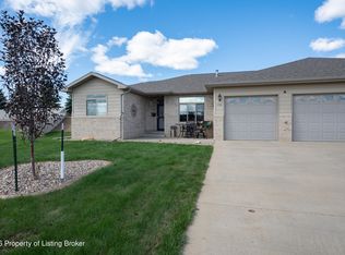 1530 Sagebrush Ct, Dickinson, ND 58601
