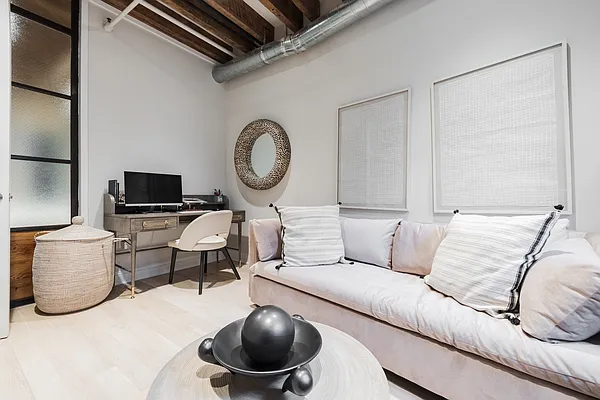 Sold by Owner | media 9