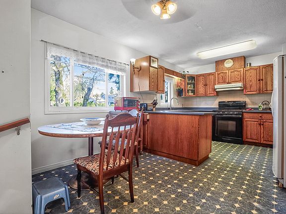 4th image of 8642 Harvie Rd