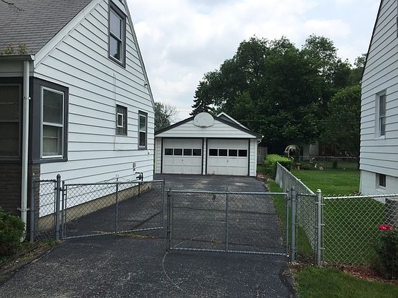 2nd image of 109 N Marilyn Ave