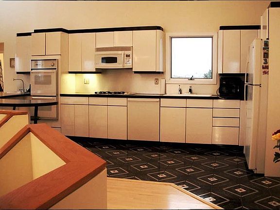 4th image of 43 Cross Ln