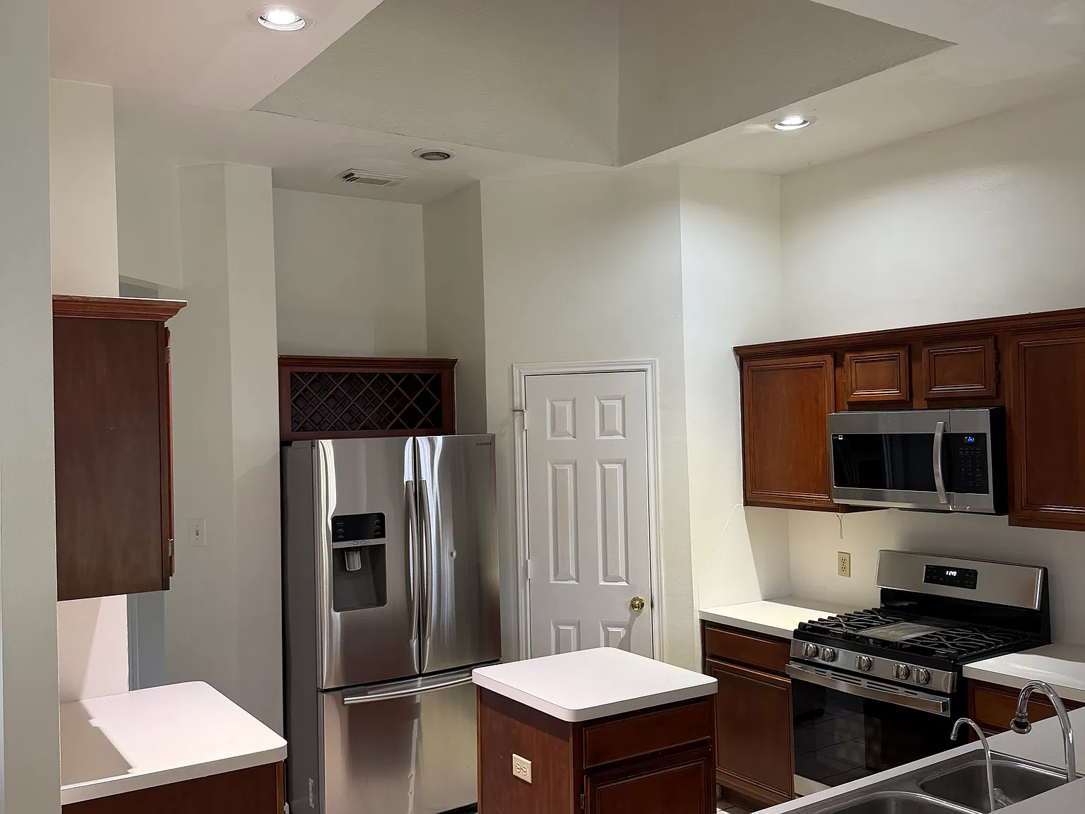 4 bed, 2017 sqft, $2,100 — Photo 4