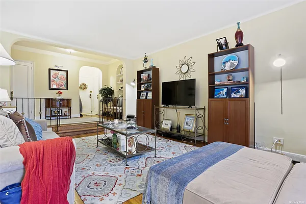 Sold by Daniel Gale Sotheby's International Realty | media 6