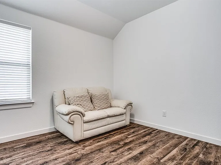 1532 Calcot Ln — Photo 17