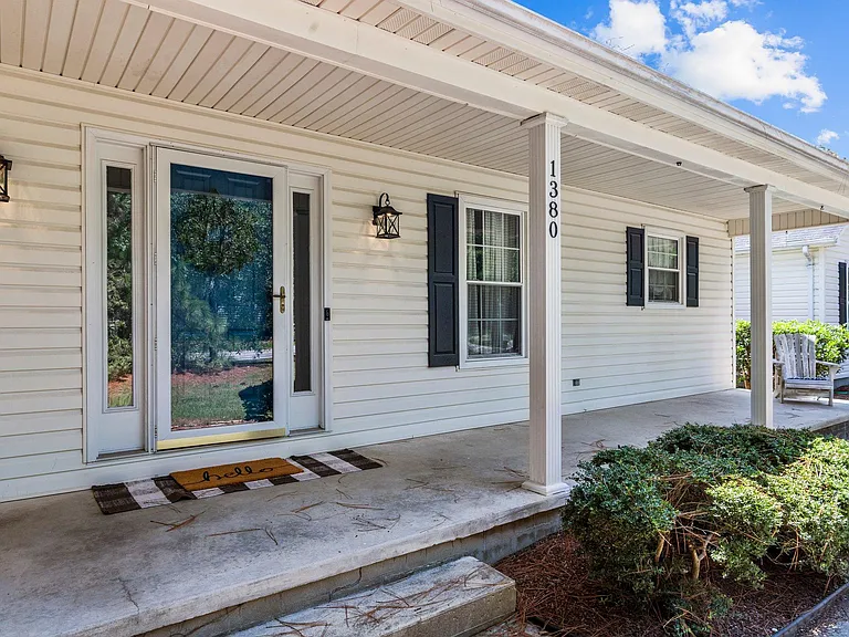 1380 Monticello Dr — Photo 2