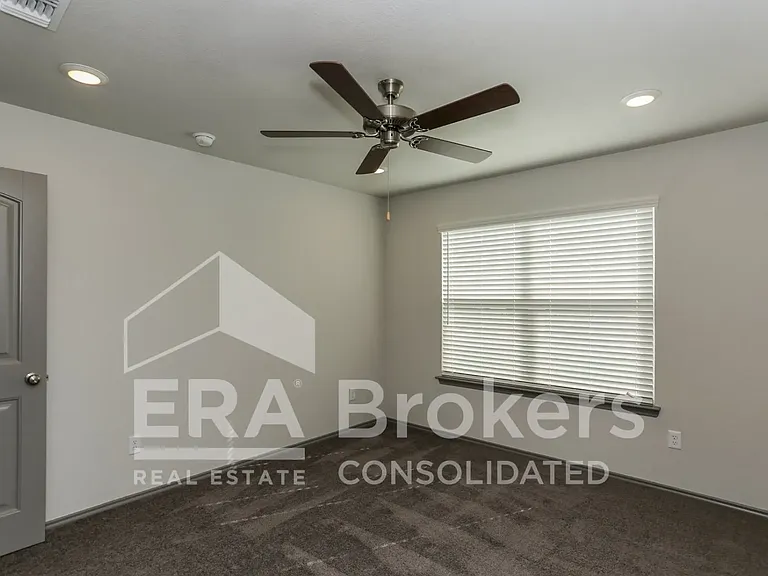 239 Green Valley Dr — Photo 16