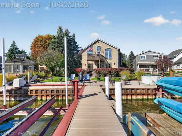 29420 Grandview St, Harrison Township, MI 48045