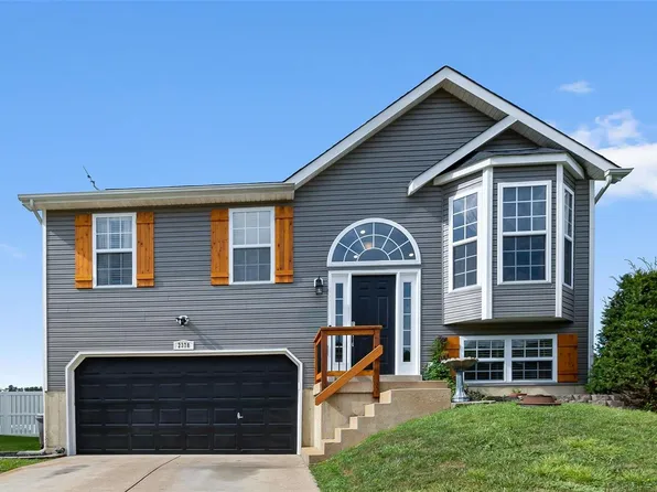 2378 Golden Gate Dr, Imperial, MO 63052