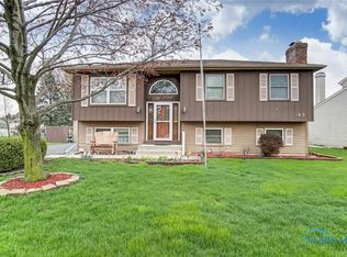 43 Springwood St W, Oregon, OH 43616