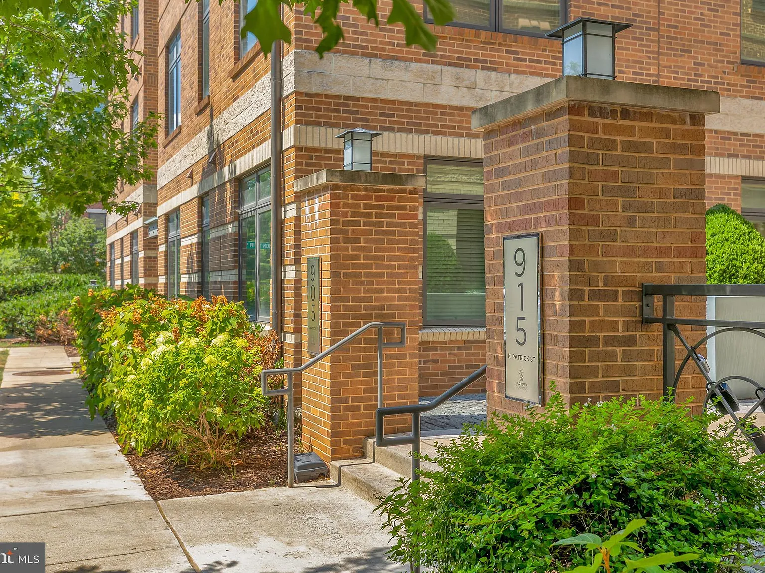 1 bed, 633 sqft, $2,300 — Photo 4