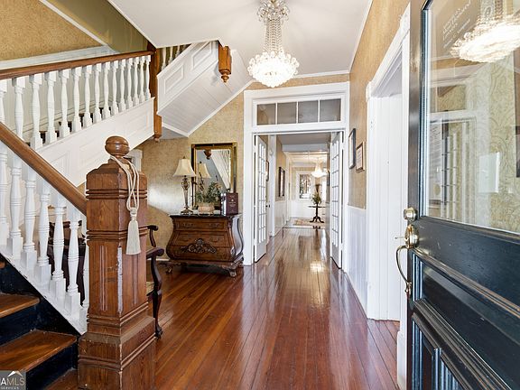 4th image of 1720 Rugby Ave