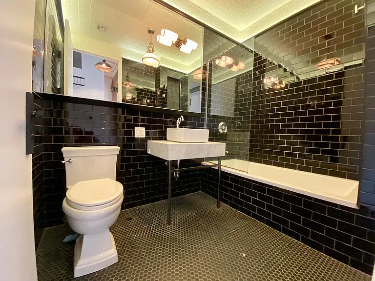 103 N 10th St #5F — Photo 9