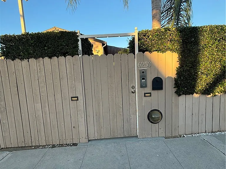 6250 Aura Ave — Photo 3