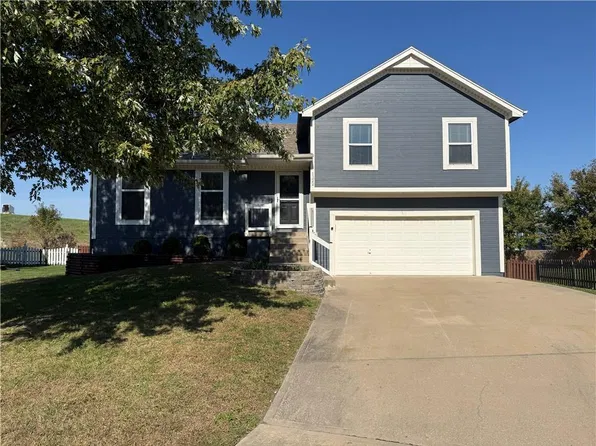 1122 E Frontier Dr, Olathe, KS 66062